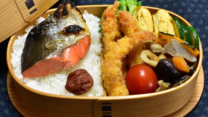 曲げわっぱ弁当｜エビフライをきれいに仕上げるコツと簡単レシピ 
